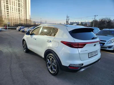 Kia Sportage 2021, 48592 км, за 11246.18 USD