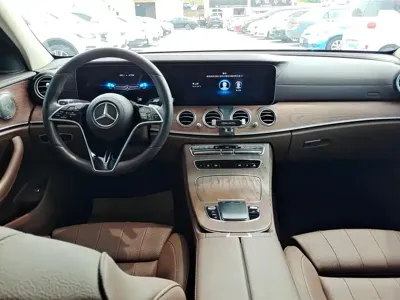 Mercedes-Benz E-Class 2022, 67800 км, за 31635.64 USD - фото 12
