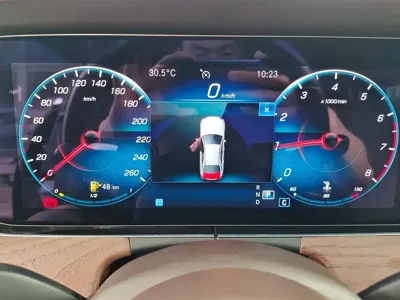 Mercedes-Benz E-Class 2022, 67800 км, за 31635.64 USD - фото 14