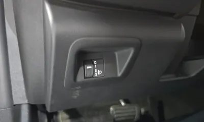 ChevroletGMDaewoo Camaro 2017, 102501 км, за 13680.79 USD - фото 27