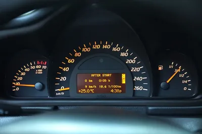 Mercedes-Benz C-Class 2002, 230000 км, за 9846.4 USD - фото 8