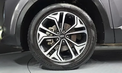 Hyundai Santafe 2019, 95099 км, за 10336.08 USD