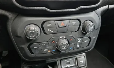 Jeep Renegade 2018, 100154 км, за 5285.76 USD - фото 17