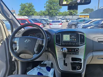 Hyundai Starex