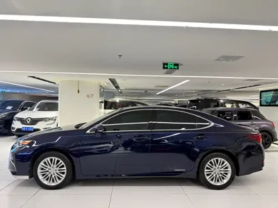 Lexus ES 2016, 160000 км, за 13507.68 USD
