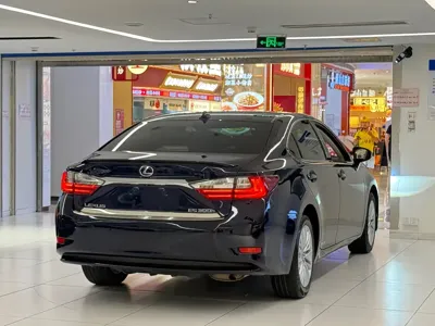 Lexus ES 2016, 160000 км, за 13507.68 USD