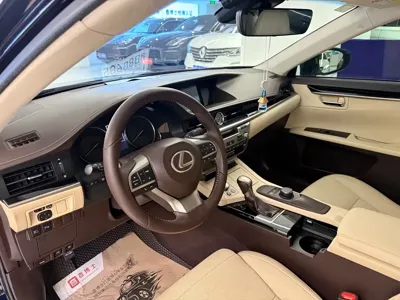 Lexus ES 2016, 160000 км, за 13526.04 USD - фото 9