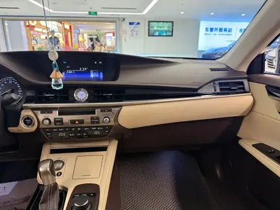 Lexus ES 2016, 160000 км, за 13526.04 USD - фото 16