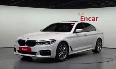 BMW 5-Series · 2017 год