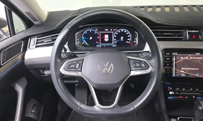 Volkswagen Passat 2022, 40286 км, за 21539.48 USD - фото 14