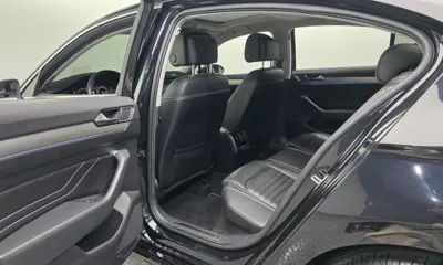 Volkswagen Passat 2022, 40286 км, за 21539.48 USD - фото 17
