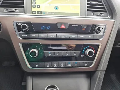 Hyundai Sonata 2017, 54080 км, за 8326.84 USD - фото 12