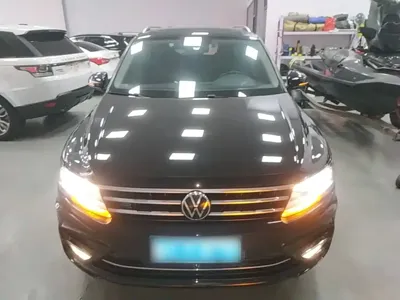 Volkswagen Tiguan L 2020, 108300 км, за 12610.11 USD