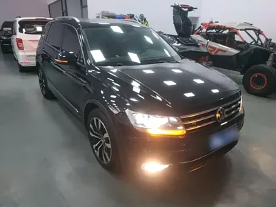 Volkswagen Tiguan L 2020, 108300 км, за 12610.11 USD