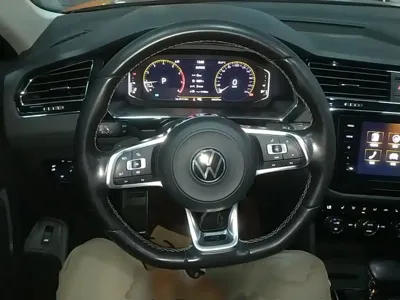 Volkswagen Tiguan L 2020, 108300 км, за 12610.11 USD - фото 11