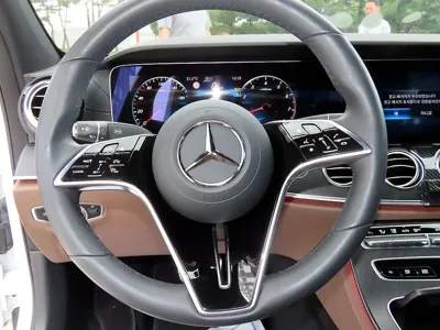 Mercedes-Benz E-Class 2023, 38978 км, за 24097.73 USD - фото 8