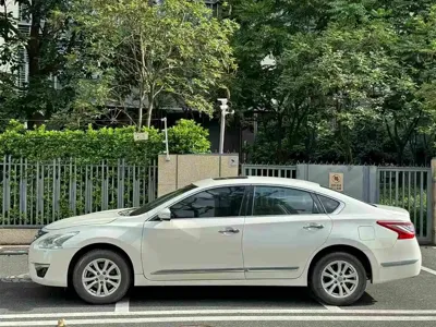 Nissan Teana 2014, 130000 км, за 4397.26 USD