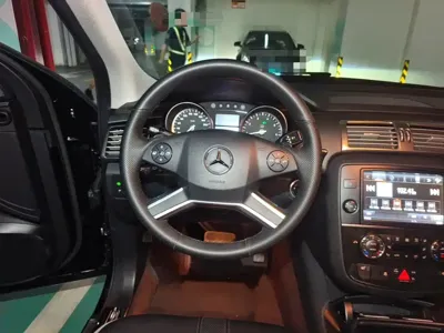 Mercedes-Benz R-Class 2017, 131600 км, за 13787.11 USD
