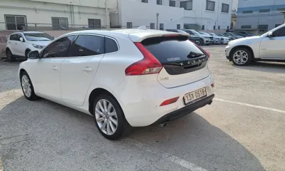 Volvo V40 2016, 114253 км, за 5655.59 USD