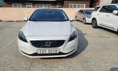 Volvo V40 2016, 114253 км, за 5655.59 USD