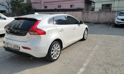 Volvo V40 2016, 114253 км, за 5655.59 USD