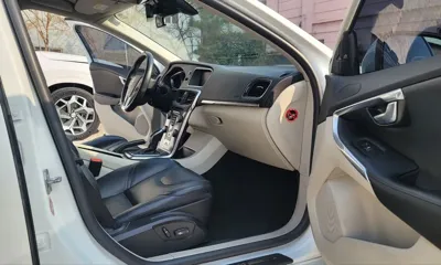 Volvo V40 2016, 114253 км, за 5655.59 USD - фото 13