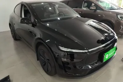 Tesla Model Y 2025, 29600 км, за 34768 USD