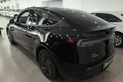 Tesla Model Y 2025, 29600 км, за 34768 USD