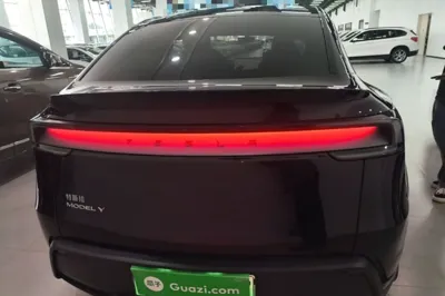 Tesla Model Y 2025, 29600 км, за 34768 USD