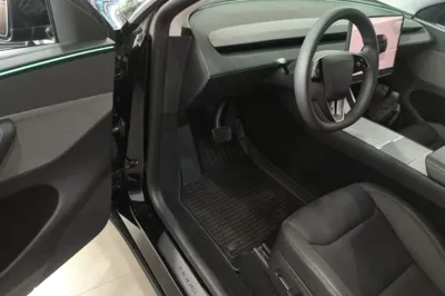 Tesla Model Y 2025, 29600 км, за 34768 USD - фото 18