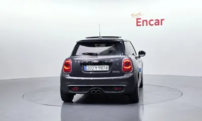 MINI Cooper 2016, 50339 км, за 9056.06 USD