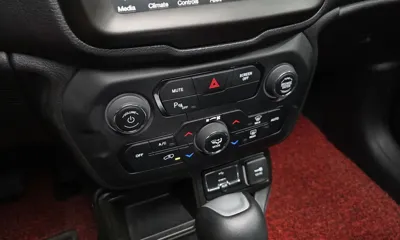 Jeep Renegade 2022, 49024 км, за 12964.18 USD - фото 17