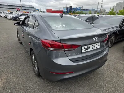 Hyundai Avante 2016, 84114 км, за 5194.04 USD