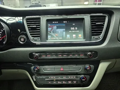 Kia Canival 2018, 130763 км, за 8125.85 USD - фото 11