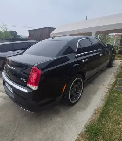 Chrysler 300C 2016, 248700 км, за 3807.27 USD