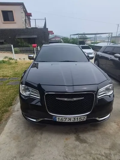Chrysler 300C 2016, 248700 км, за 3807.27 USD