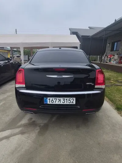 Chrysler 300C 2016, 248700 км, за 3807.27 USD