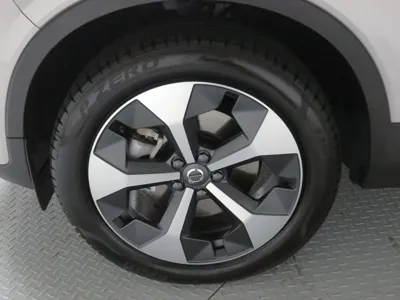 Volvo XC40 2025, 338 км, за 28410.96 USD