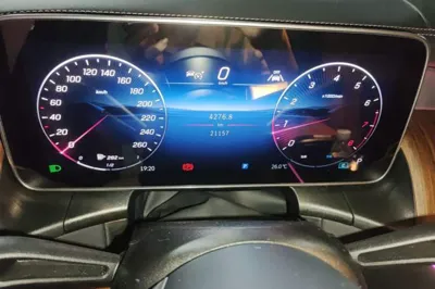 Mercedes-Benz GLC 2025, 21100 км, за 45941 USD - фото 8