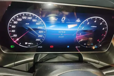 Mercedes-Benz GLC 2025, 21100 км, за 45941 USD - фото 9