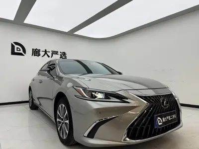 Lexus ES 2022, 40000 км, за 23689.95 USD