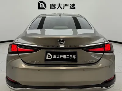 Lexus ES 2022, 40000 км, за 23689.95 USD