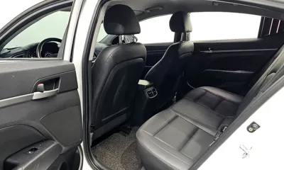 Hyundai Avante 2016, 98271 км, за 6120.98 USD - фото 12