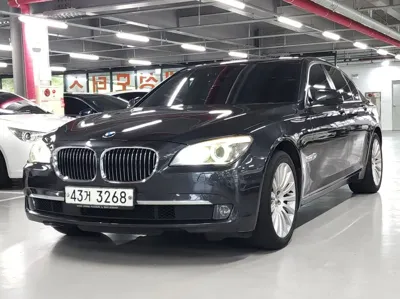 BMW 7-Series · 2012 год