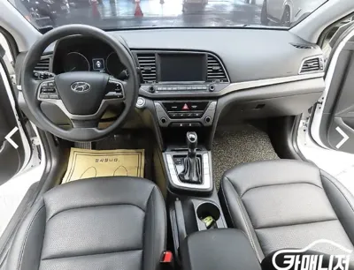 Hyundai Avante 2018, 80856 км, за 7023.76 USD - фото 11