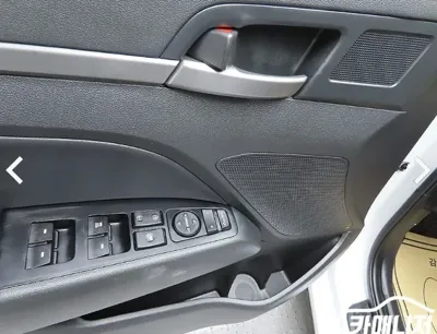 Hyundai Avante 2018, 80856 км, за 7023.76 USD - фото 13
