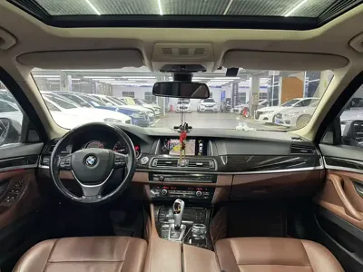 BMW 5 Series 2017, 180000 км, за 12330.54 USD