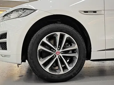 Jaguar F-Pace 2017, 100000 км, за 13250.81 USD