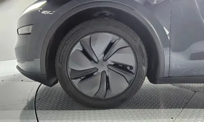 Tesla Model Y 2025, 21260 км, за 40785.33 USD