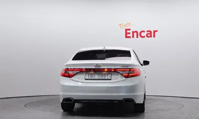 Hyundai Grandeur 2016, 164114 км, за 3039.31 USD